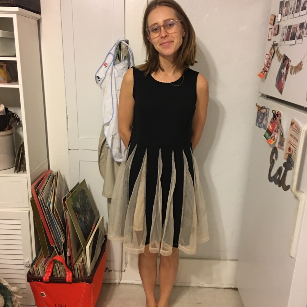 Sheath Princess Lace & Black Dress - Picture 3 of 4